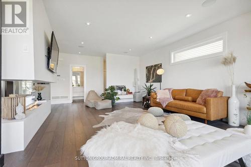 2130 Wateroak Drive, London, ON - Indoor Photo Showing Living Room