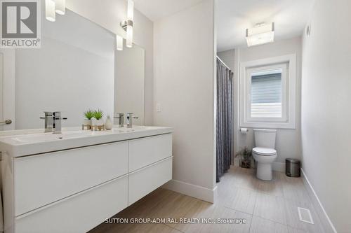 2130 Wateroak Drive, London, ON - Indoor Photo Showing Bathroom