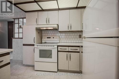 36 Ridgeway Avenue, Guelph (Pine Ridge), ON - Indoor Photo Showing Kitchen