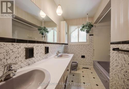 36 Ridgeway Avenue, Guelph (Pine Ridge), ON - Indoor Photo Showing Bathroom