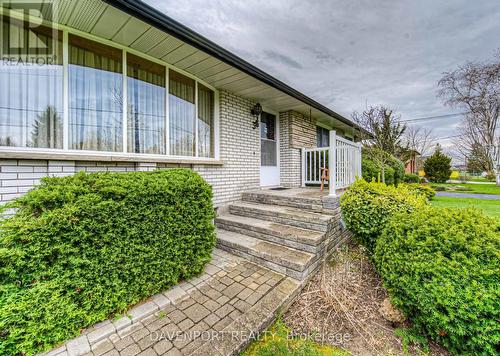 36 Ridgeway Avenue, Guelph (Pine Ridge), ON - Outdoor