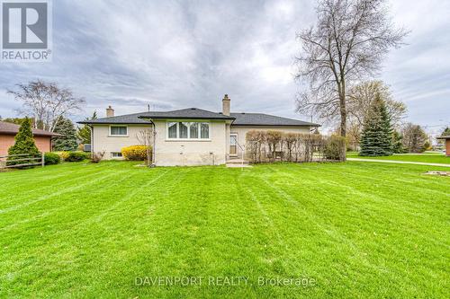 36 Ridgeway Avenue, Guelph (Pine Ridge), ON - Outdoor