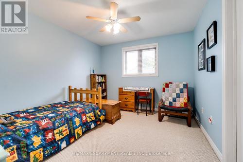 10 Grassyplain Drive, Hamilton, ON - Indoor Photo Showing Bedroom