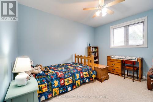 10 Grassyplain Drive, Hamilton, ON - Indoor Photo Showing Bedroom