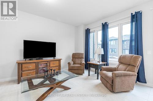 104 Corley Street, Kawartha Lakes, ON - Indoor Photo Showing Living Room