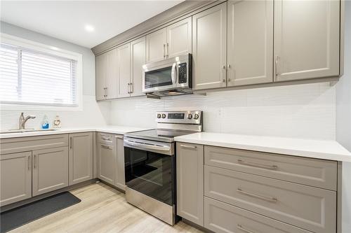 9 Delawana Drive, Hamilton, ON - Indoor Photo Showing Kitchen