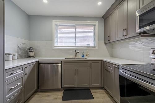 9 Delawana Drive, Hamilton, ON - Indoor Photo Showing Kitchen