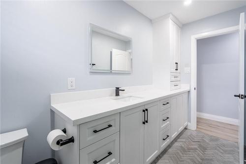 9 Delawana Drive, Hamilton, ON - Indoor Photo Showing Bathroom