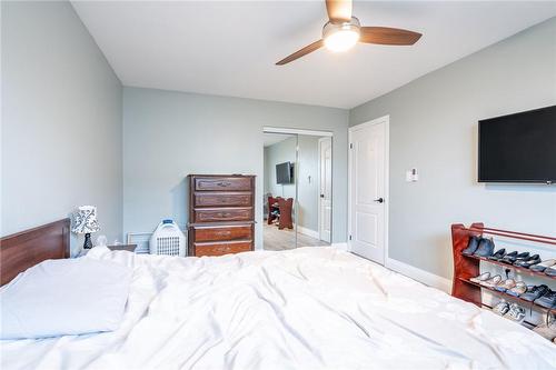 9 Delawana Drive, Hamilton, ON - Indoor Photo Showing Bedroom