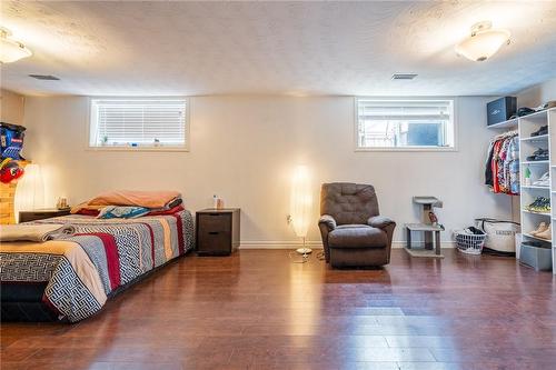 9 Delawana Drive, Hamilton, ON - Indoor Photo Showing Bedroom