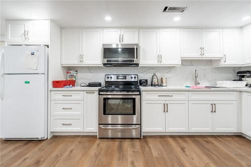 9 Delawana Drive, Hamilton, ON - Indoor Photo Showing Kitchen