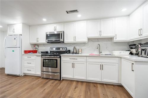 9 Delawana Drive, Hamilton, ON - Indoor Photo Showing Kitchen