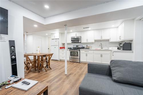 9 Delawana Drive, Hamilton, ON - Indoor Photo Showing Kitchen