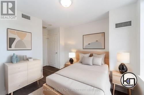 509 - 2391 Central Park Drive, Oakville, ON - Indoor Photo Showing Bedroom