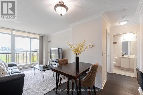 509 - 2391 Central Park Drive, Oakville, ON - Indoor Photo Showing Living Room