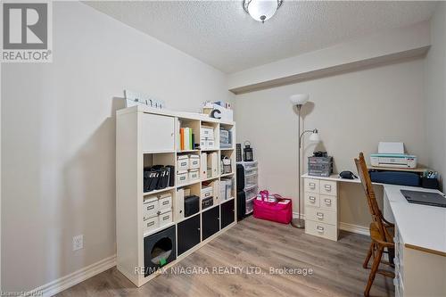 407 - 1440 Bishops Gate, Oakville, ON - Indoor