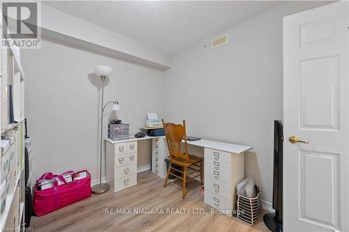 407 - 1440 Bishops Gate, Oakville (Glen Abbey), ON - Indoor