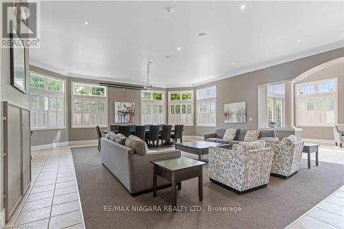 407 - 1440 Bishops Gate, Oakville, ON - Indoor Photo Showing Living Room