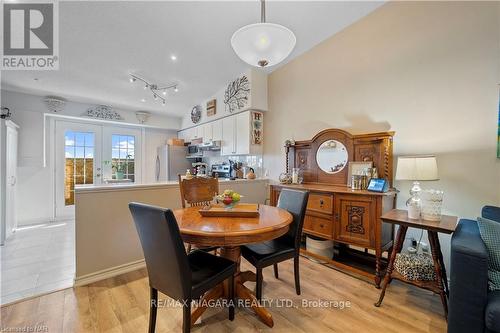 407 - 1440 Bishops Gate, Oakville, ON - Indoor Photo Showing Dining Room