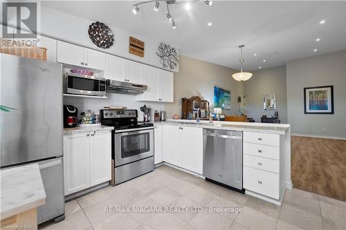 407 - 1440 Bishops Gate, Oakville (Glen Abbey), ON - Indoor Photo Showing Kitchen With Stainless Steel Kitchen