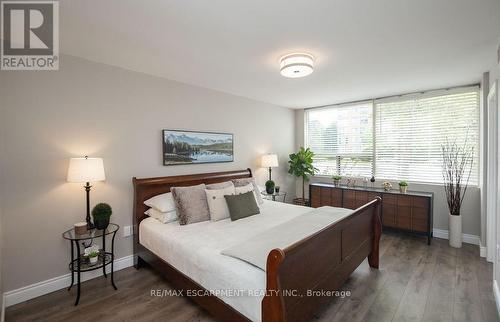 101 - 1270 Maple Crossing Boulevard, Burlington, ON - Indoor Photo Showing Bedroom