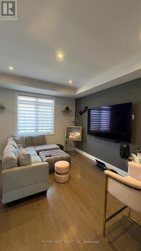 92 Oakmore Lane, Brampton, ON - Indoor Photo Showing Living Room
