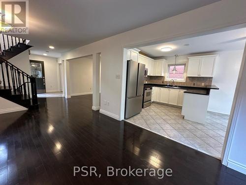 5510 Red Brush Drive, Mississauga, ON - Indoor Photo Showing Kitchen