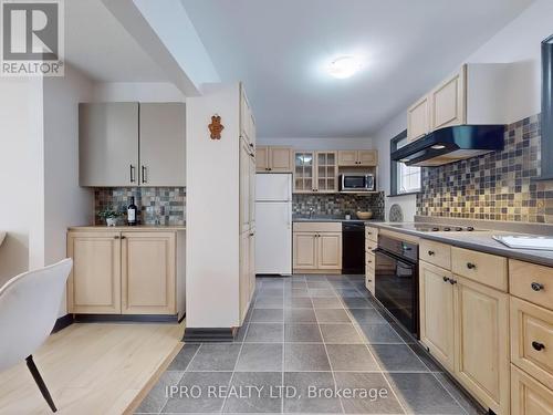 39 Jessie Street, Brampton, ON - Indoor Photo Showing Kitchen