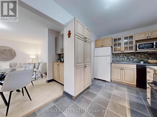 39 Jessie Street, Brampton, ON - Indoor Photo Showing Kitchen