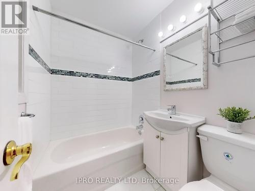 39 Jessie Street, Brampton, ON - Indoor Photo Showing Bathroom