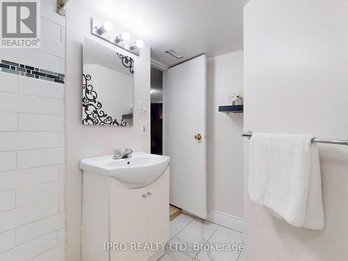 39 Jessie Street, Brampton, ON - Indoor Photo Showing Bathroom