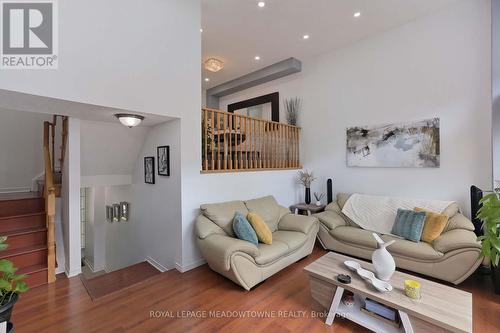 41 - 6060 Snowy Owl Crescent, Mississauga, ON - Indoor Photo Showing Living Room