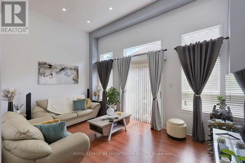 41 - 6060 Snowy Owl Crescent, Mississauga, ON - Indoor Photo Showing Living Room