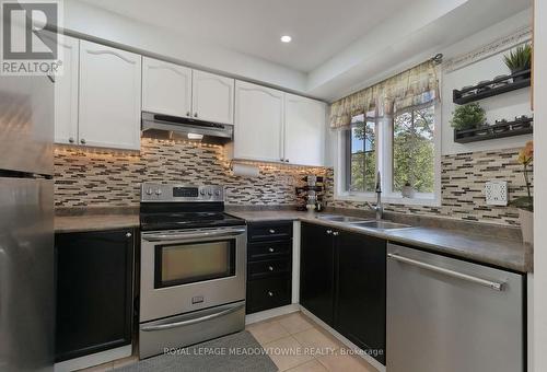 41 - 6060 Snowy Owl Crescent, Mississauga, ON - Indoor Photo Showing Kitchen With Double Sink