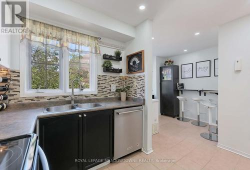 41 - 6060 Snowy Owl Crescent, Mississauga, ON - Indoor Photo Showing Kitchen With Double Sink