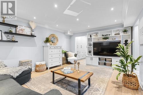 50 Murdoch Drive, Brampton, ON - Indoor Photo Showing Living Room