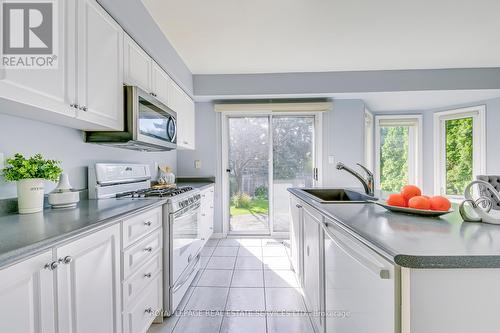 2026 Laurelcrest Place, Oakville, ON - Indoor Photo Showing Kitchen