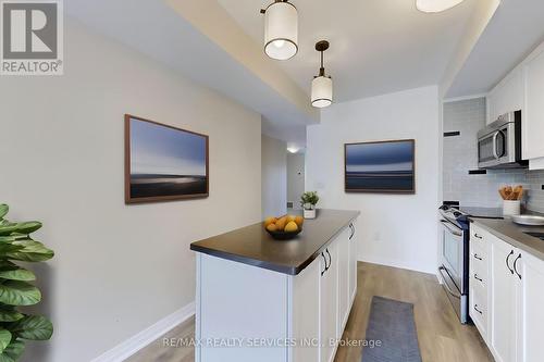 6 - 153 William Duncan Road, Toronto, ON - Indoor Photo Showing Kitchen