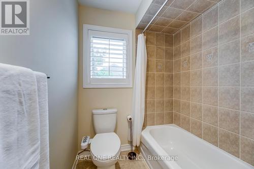 2476 North Ridge Trail, Oakville, ON - Indoor Photo Showing Bathroom