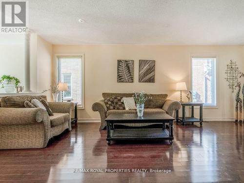 1492 Warbler Road, Oakville, ON - Indoor Photo Showing Living Room