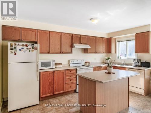 1492 Warbler Road, Oakville, ON - Indoor Photo Showing Kitchen