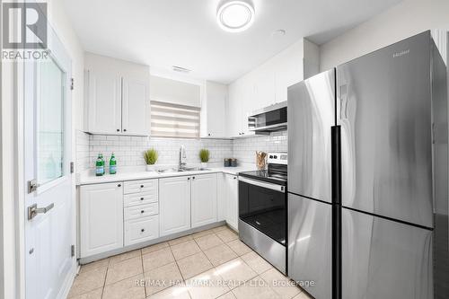 551 Military Trail, Toronto E09, ON - Indoor Photo Showing Kitchen With Stainless Steel Kitchen With Upgraded Kitchen