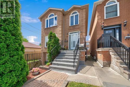 18 Westlake Crescent, Toronto, ON 