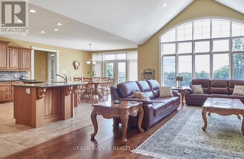 106 Cawkers Cove Road, Scugog (Port Perry), ON - Indoor Photo Showing Living Room