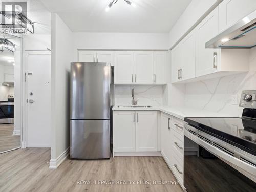 306 - 897 Sheppard Ave West Avenue W, Toronto C06, ON - Indoor Photo Showing Kitchen