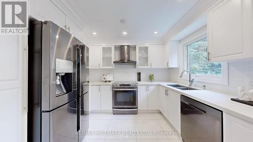 17 Sabrina Court, Richmond Hill (North Richvale), ON - Indoor Photo Showing Kitchen With Double Sink