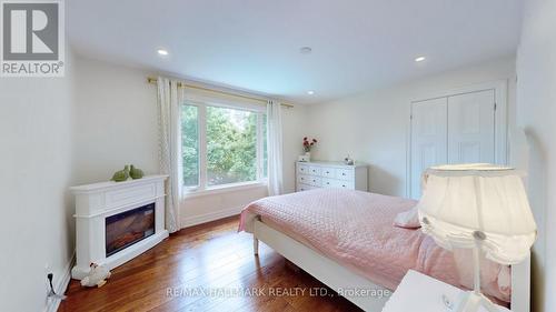 17 Sabrina Court, Richmond Hill (North Richvale), ON - Indoor Photo Showing Bedroom