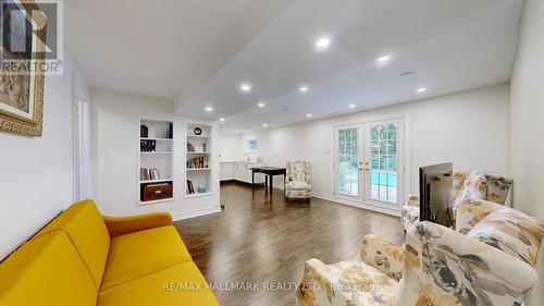 17 Sabrina Court, Richmond Hill (North Richvale), ON - Indoor Photo Showing Living Room