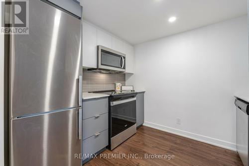 619 - 30 Tretti Way, Toronto, ON - Indoor Photo Showing Kitchen