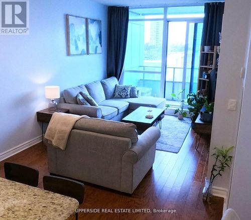 239 - 2885 Bayview Avenue, Toronto (Bayview Village), ON - Indoor Photo Showing Living Room